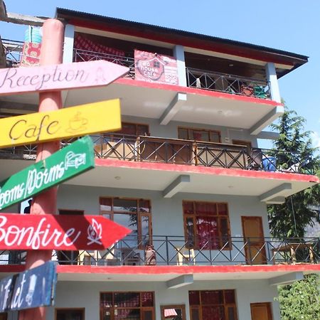 Red House Cafe And Inn Manāli Екстериор снимка