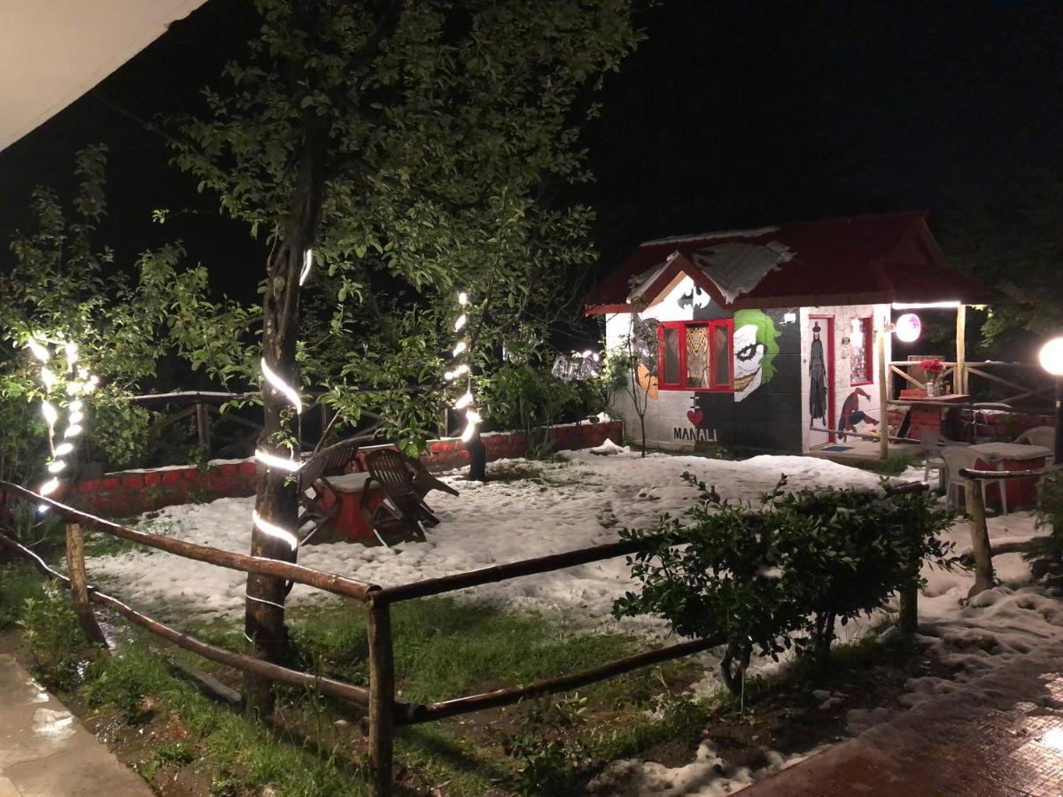 Red House Cafe And Inn Manāli Екстериор снимка