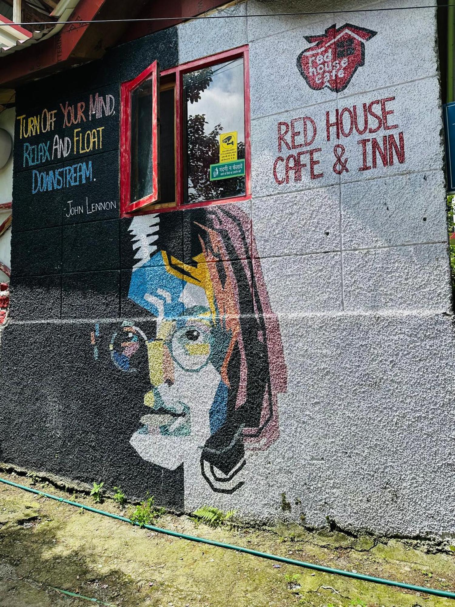 Red House Cafe And Inn Manāli Екстериор снимка