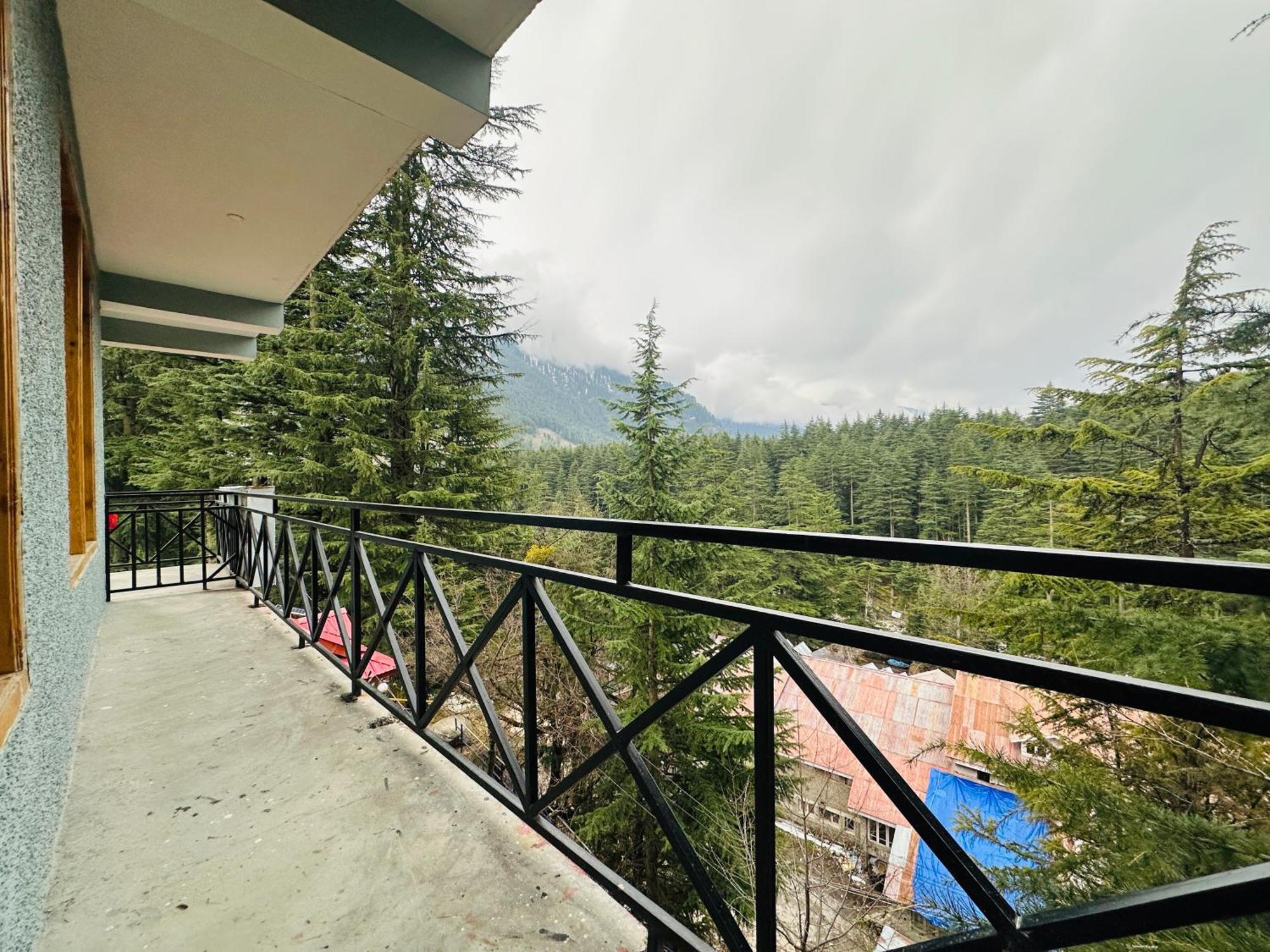 Red House Cafe And Inn Manāli Екстериор снимка